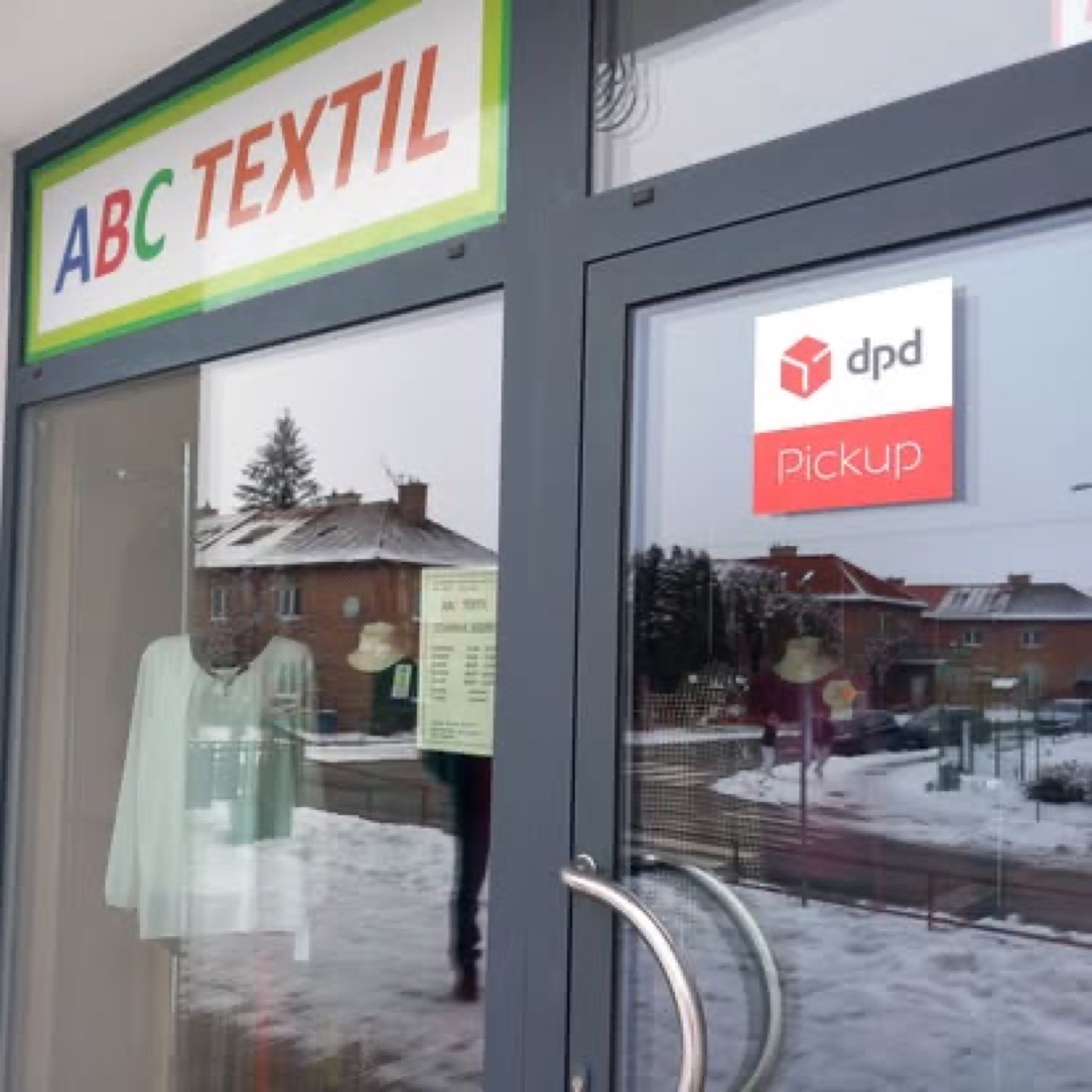 Vchod do predajne ABC Textil s DPD Pickup
